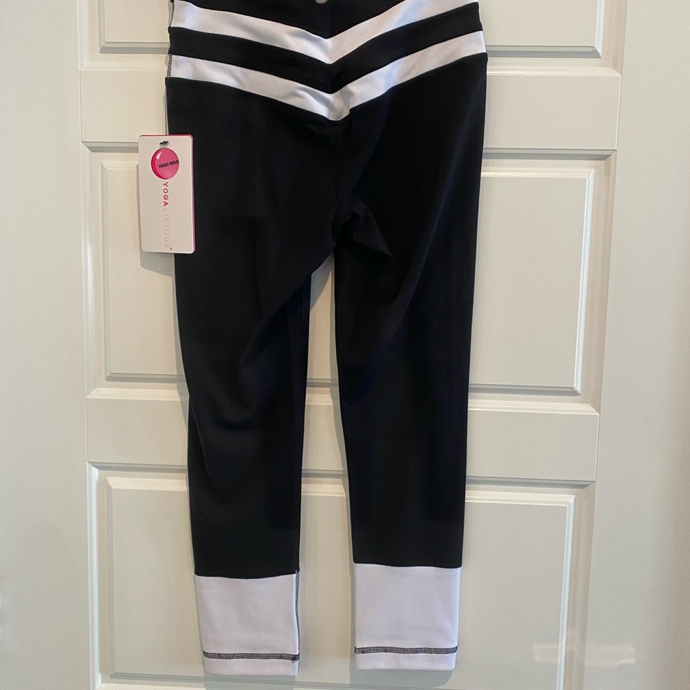 NWT -Yogalicious Women’s Leggings in Black and White- XS - Picture 4 of 5